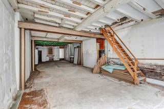 Pour plus d'informations ou pour une visite, appelez le 054 69 39 39 - Ce bâtiment commercial offre un énorme potentiel. Les espaces ont...