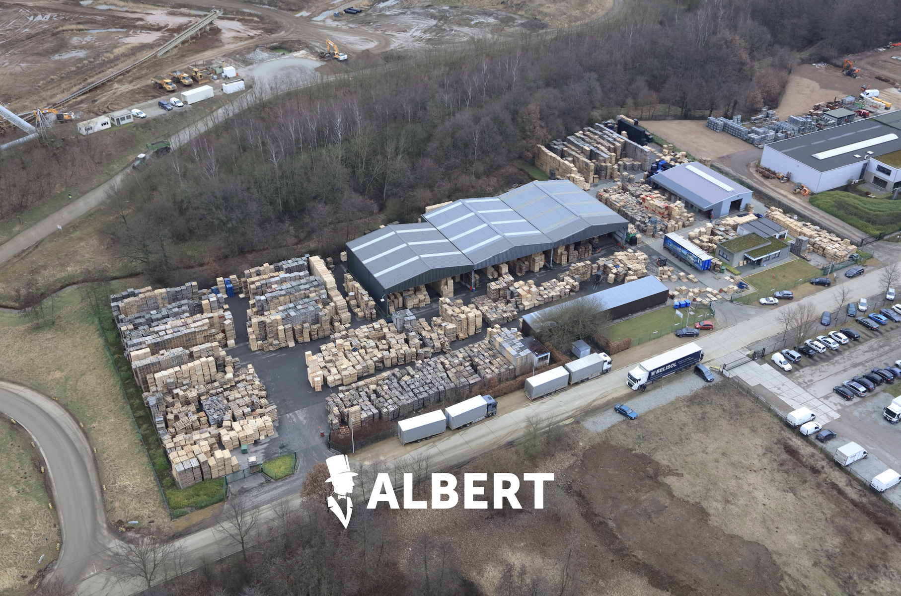 Kantoren, werkplaats en loodsen op 3 percelen (totaal> 2 ha) - foto 2