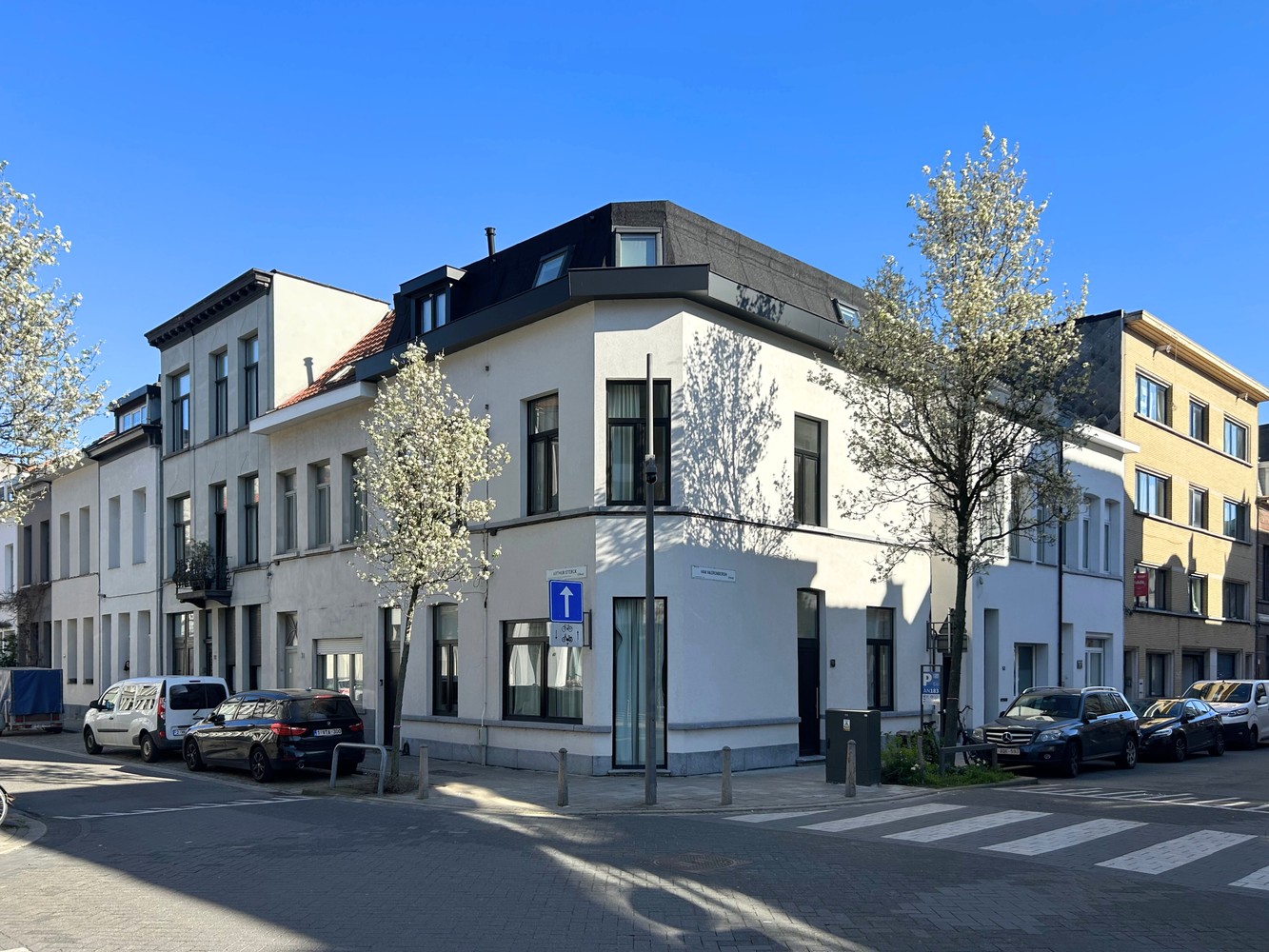 Opbrengsteigendom - Gerenoveerde woning met 3 slaapkamers te Oud-Berchem. - foto 3