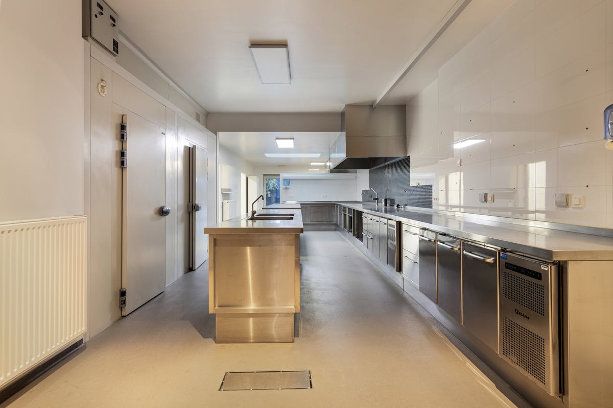 Combining living with working in Beveren - photo 1