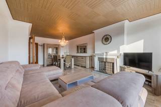 Op de Vijfde verdieping van een verzorgd gebouw vindt u dit appartement dat ruimte, licht en een uitstekende ligging combineert. Bij het binnenkomen...