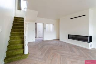 Charmante woning te koop in Edegem, aan de grens met MortselOp een rustige en bijzonder centrale locatie vind je deze gezellige woning met alle...