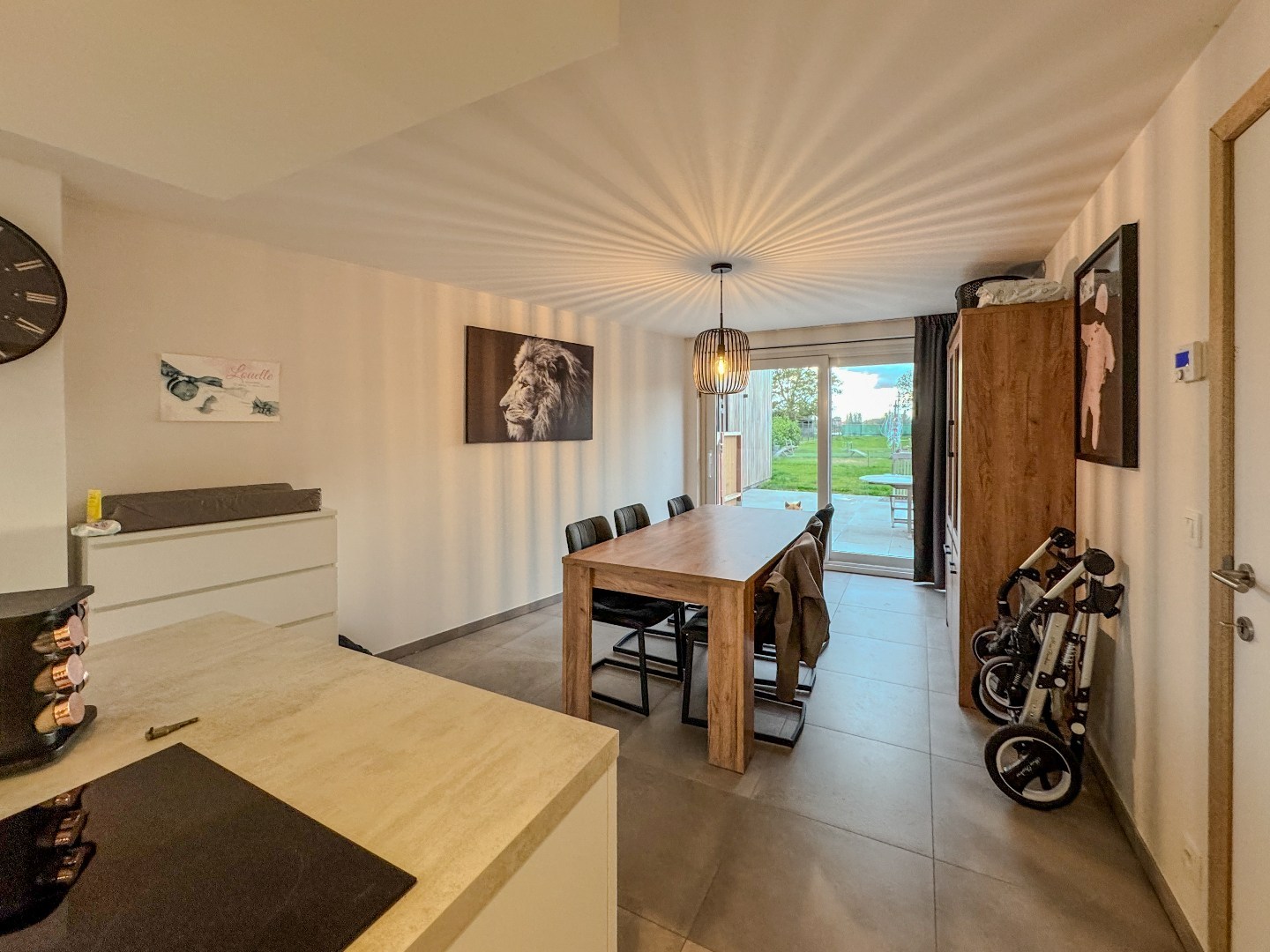 Volledig gerenoveerde woning met 3 slaapkamers, carport en tuin. - foto 4