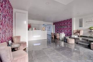 Welkom in dit gerenoveerde handelspand in het hartje van Burcht.Dit prachtig gerenoveerde handelspand van 144 m² ligt op een opvallende zichtbare...