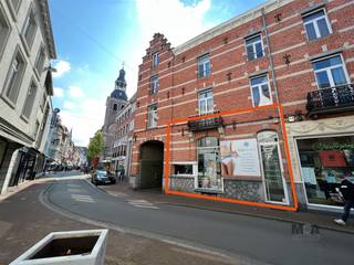 Nieuw: winkelruimte of kantoor met ruime kelder in winkelstraat. De Kapelstraat staat gekend voor klassevolle winkels met gevestigde waarden en...