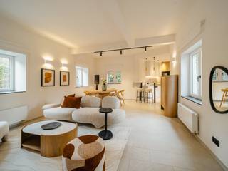 Nestled in a vast park of over 2 hectares with century-old trees, this charming residence offers ± 206 m² of character and elegance, plus an annex...