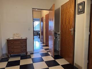 Dit te renoveren appartement is gelegen op wandelafstand van winkels, openbaar vervoer, scholen en alle nodige faciliteiten. Ook de verbinding...