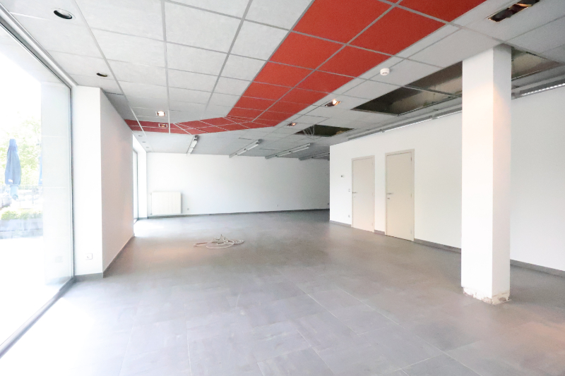 Handelspand van 122 m² met mogelijkheid tot ruim horecaterras in Genk-centrum, tegenover Shopping 1 - foto 4