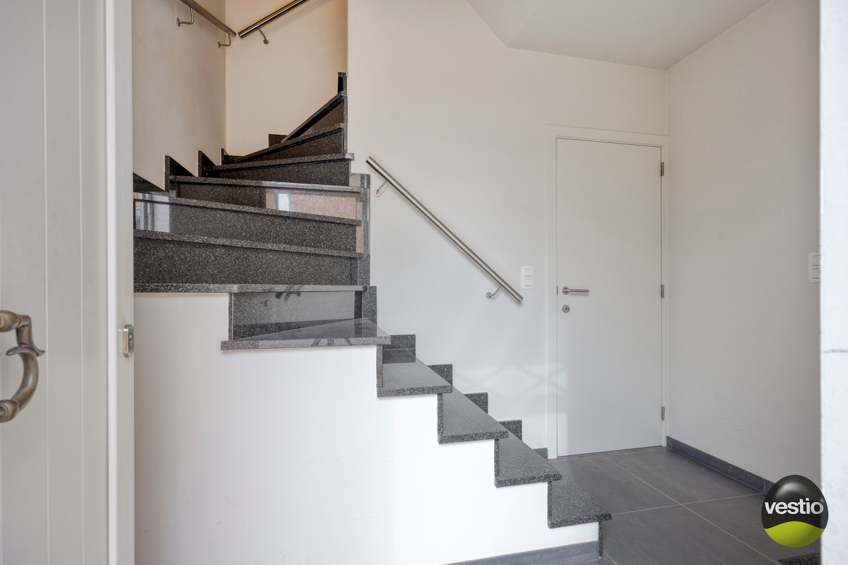 RUSTIG GELEGEN RUIME DUPLEX VAN 178M² NABIJ CENTRUM MUNSTERBILZEN. - foto 4