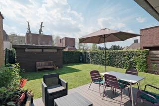TE KOOP — INSTAPKLAAR GELIJKVLOERSAPPARTEMENT MET RUIM TERRAS EN TUIN IN HARTJE ZAVENTEM In het centrum van Zaventem, op wandelafstand van...