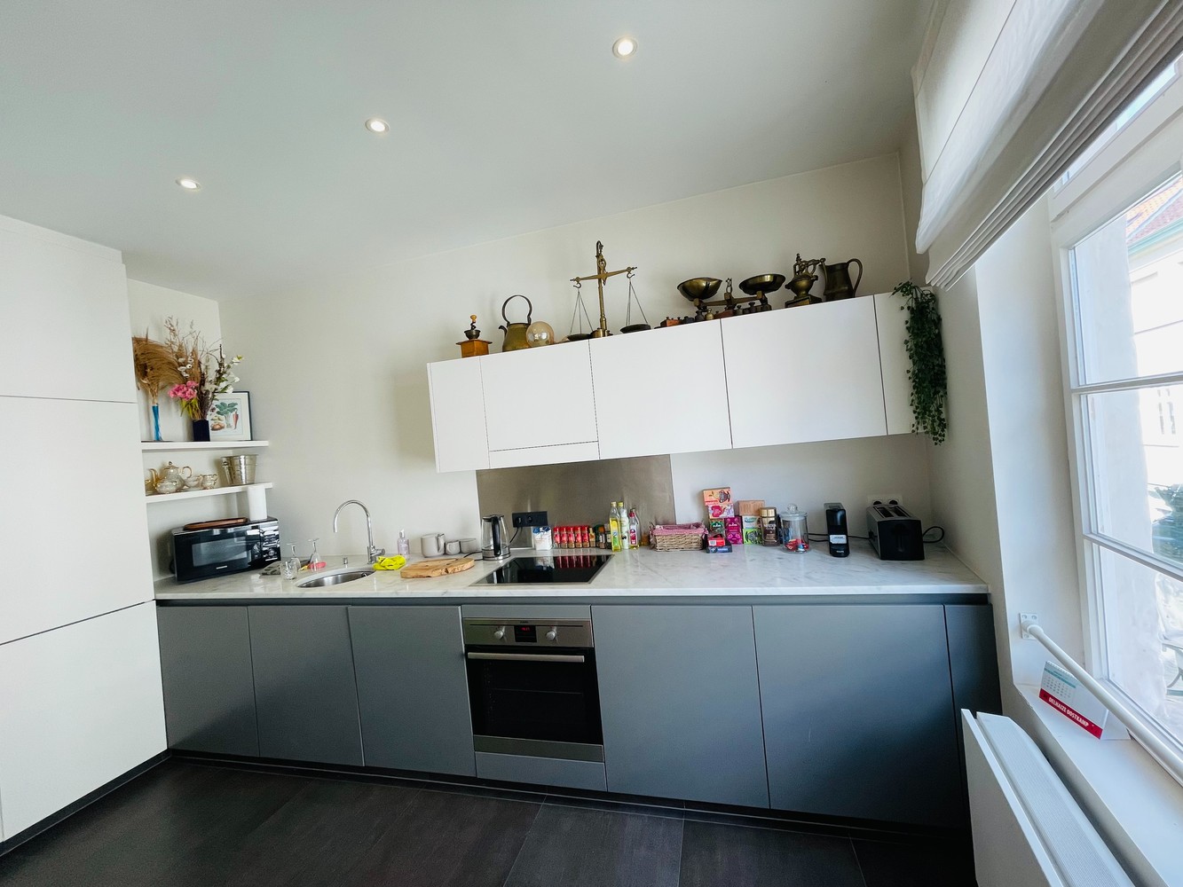 Brugge centrum , op een Idyllische locatie, aan één van de mooiste reien van Brugge, RECENT GERENOVEERD LICHTRIJK GEMEUBELD🪑🛌HOEKHUIS - photo 5