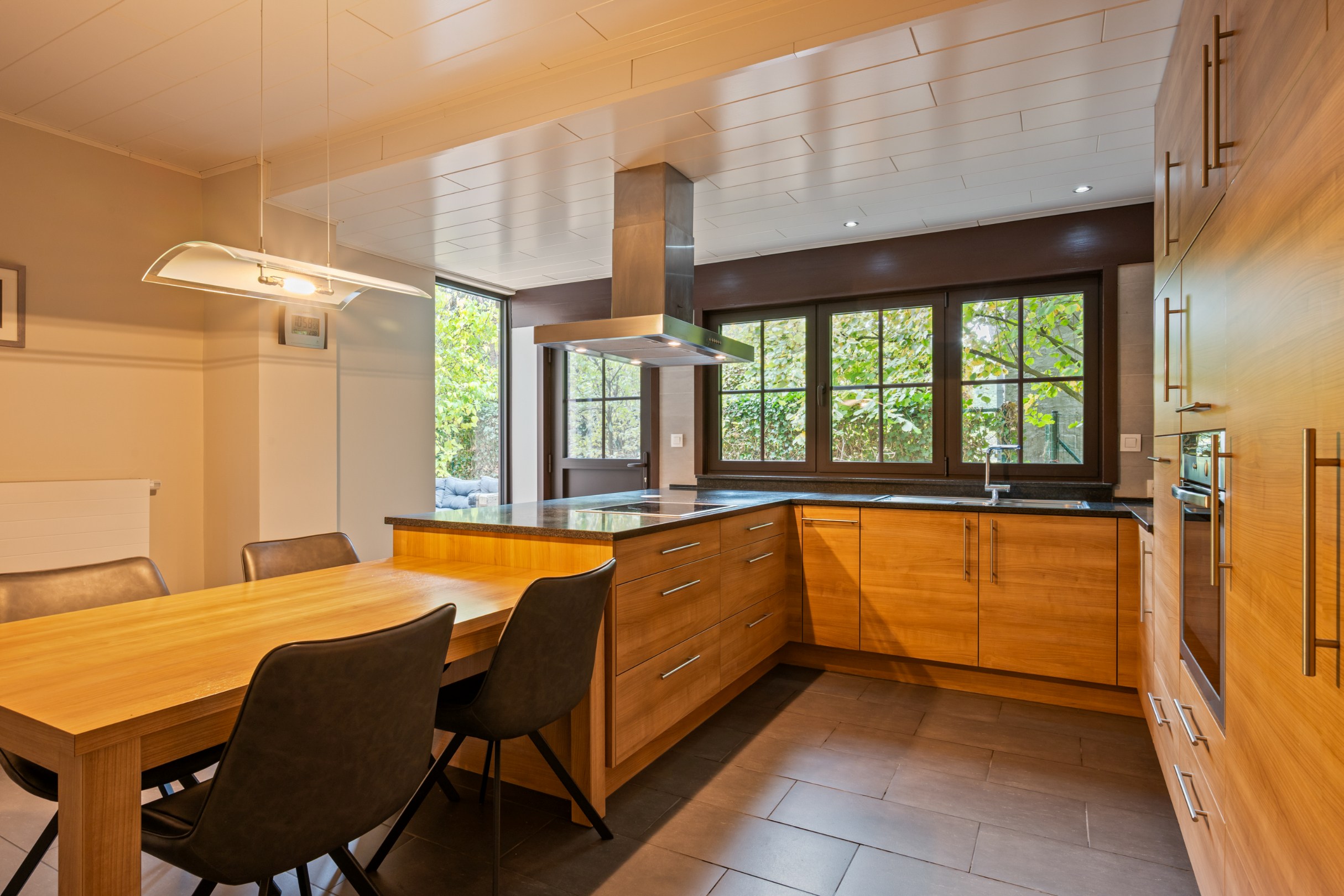 Residentieel gelegen instapklare villa op een prachtig aangelegd perceel van 2265m² te Heusden-Zolder. - foto 5