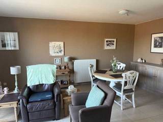 Dit charmante appartement, gelegen in Sleidinge, biedt een aangename woonervaring met twee slaapkamers .De leefruimte baadt in natuurlijk licht en...