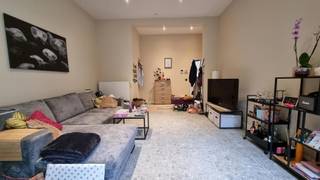 Vlakbij het bruisende Dok Noord vinden we dit volledig vernieuwde appartement met een leuk terras terug.
Er is een ruime woonkamer met open keuken (volledig geïnstalleerd) en apart toilet en een slaapkamer met ensuite badkamer.
De hoge plafons zorgen voor enorme ademruimte! 
Extra troef: geen gemeenschappelijke kosten.

Meer informatie of een bezoek? Contacteer ons via mail mathieu@descheldegalm.be
BEZOEKAANVRAGEN ENKEL VIA MAIL!
