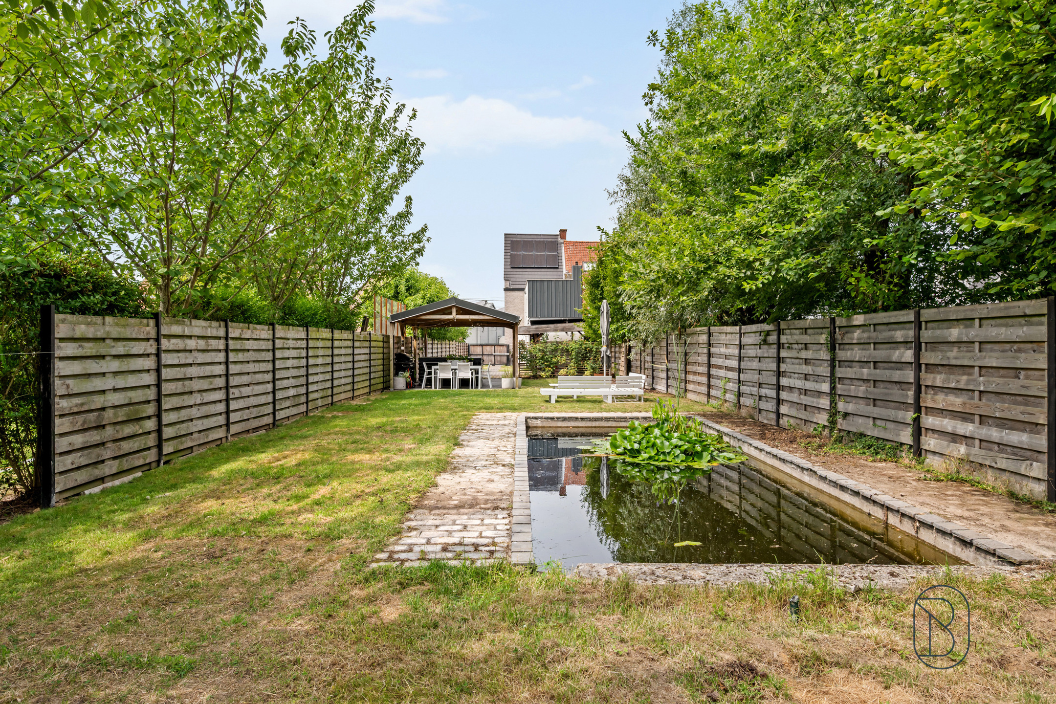 Knap gerenoveerde woning met 3 à 4 slk, en zwemvijver - foto 4