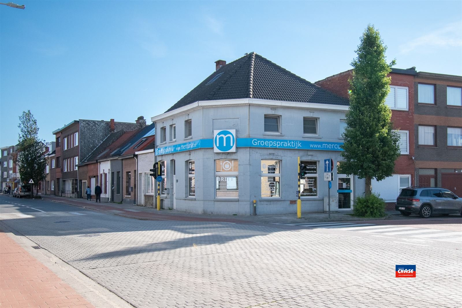 Gebouw met 3 praktijkruimtes en duplexappartement - foto 1