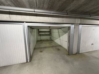 Garage box à vendre à Nieuwpoort-Bad. Le box de garage est situé au -1 de la Residentie Duinenveld, Franslaan 152. Dimensions :- profondeur :...