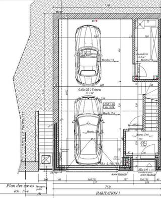 Trevi La Propriété À vendre : bel étage moderne de 231 m² répartis sur trois niveaux de 77 m² chacun, situé dans un quartier calme, proche du R3 et...