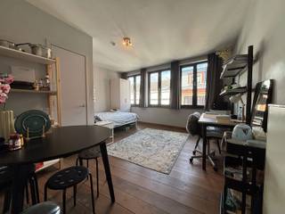 <span><strong>ACADEMIEJAAR 2026-2027 - ENKEL STUDENTEN/STUDENTS ONLY</strong></span><br /><br /><span>Studentenkamer met eigen sanitair, gelegen in de Lepelstraat dewelke parallel gelegen is tussen de Diestsestraat en dé Bondgenotenlaan. Het pand is omgeven door zijn historische gebouwen, winkels, campussen, openbaar vervoer … Kortom, je kan er alles vinden in de nabijheid.</span><br /><br /><span>De kamer beschikt over een privatie badkamer en wordt deels meubeld verhuurd. Fietsen kunnen inpandig geplaatst worden!</span><br /><br /><strong><span>Interesse in een bezoek ter plaatse? 016 229 228 of verhuur@connect-immo.be</span><br /><br />Huurprijs: €620 + €120 provisie lasten (water, verwarming, elektriciteit en internet)<br /></strong><span>EPC: 123 kWh/m² - 1744549</span>