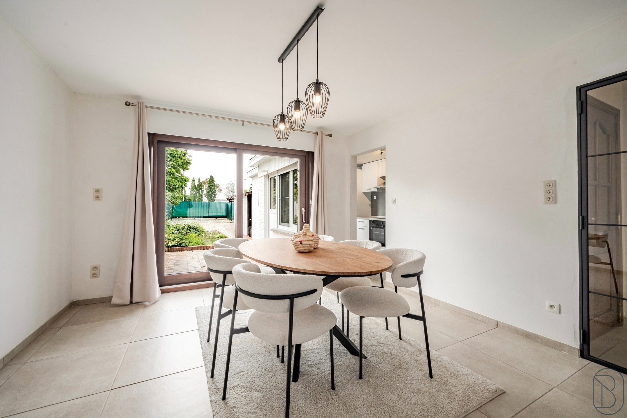 Leuke woning met 3 slk, zonnige tuin en uitweg achteraan. - foto 3