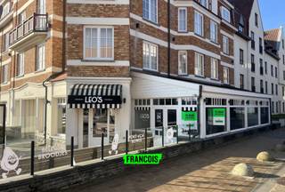 Op een levendige locatie op het Leopoldplein, op wandelafstand van de charmante Zeedijk van De Haan, ligt dit uitzonderlijk ruime handelspand met...