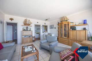 Geniet elke dag van het ultieme vakantiegevoel in dit gemeubeld 1 slaapkamerappartement gelegen op de elfde verdieping van residentie Royal Palace...
