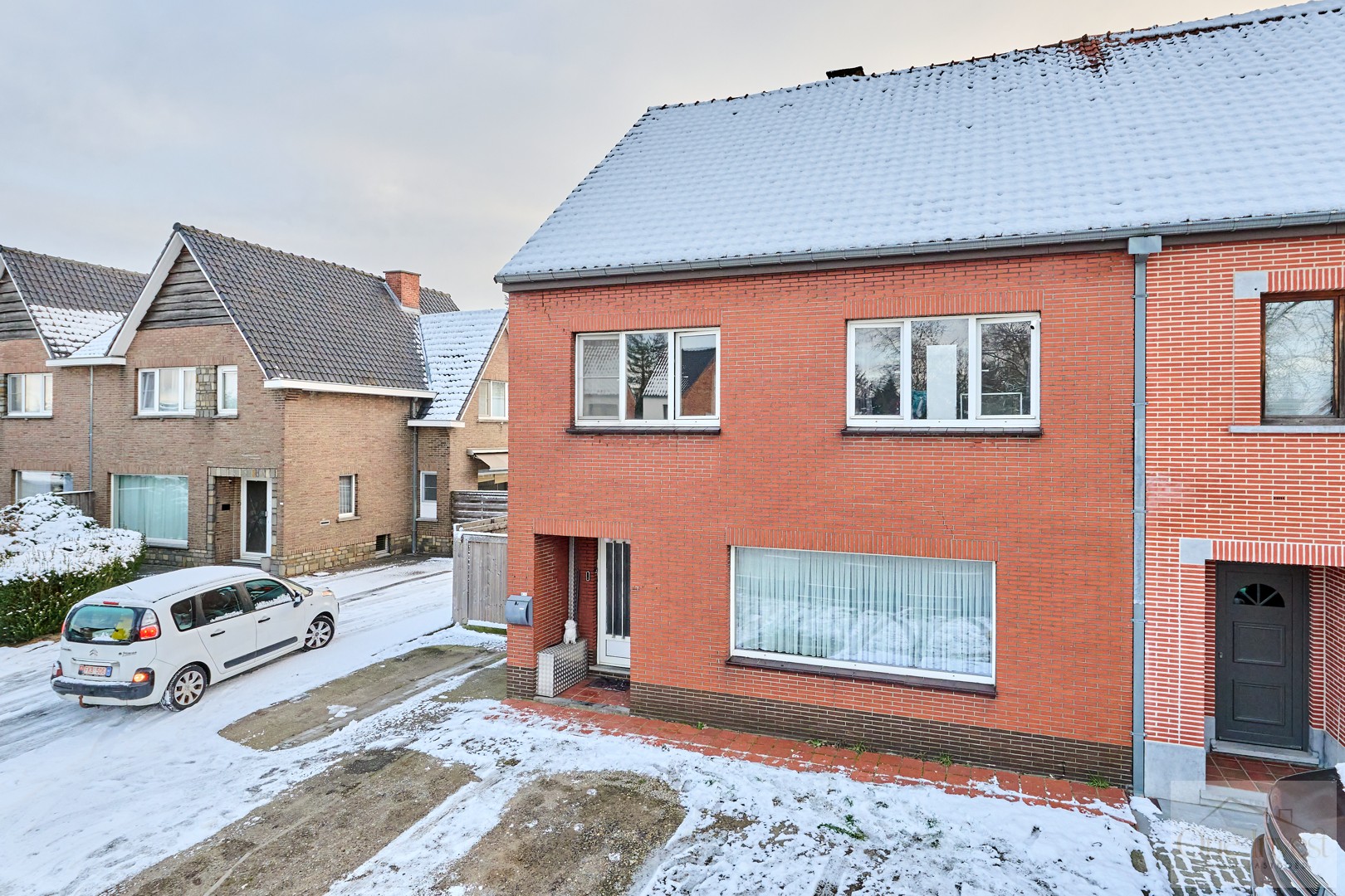 Halfopen bebouwing met 3 slaapkamers - foto 3