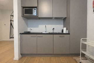 **Ruime studio in hartje Leuven**In de Leuvense stadskern, meer bepaald op de Oude Markt, bevindt zich deze ruime en moderne studio. De unit is...
