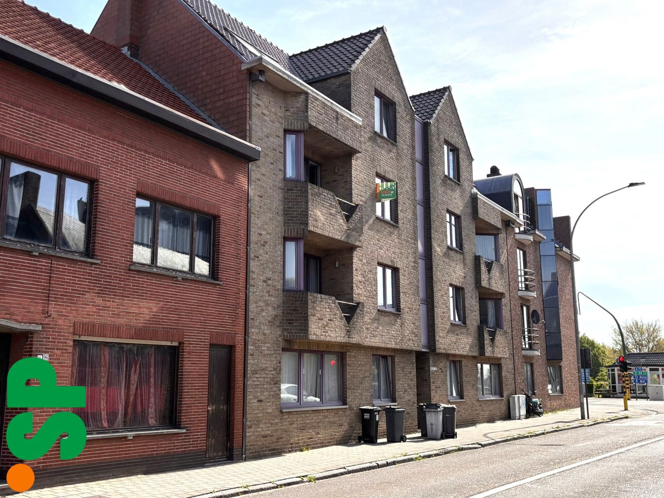 Ruim appartement met 2 slaapkamers en terras op de tweede verdieping in het centrum van Geel.  - foto 2