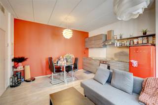 Dit gelijkvloerse kantoor thans ingedeeld als een appartement met één slaapkamer staat te koop in de Venusstraat in het centrum van Antwerpen...
