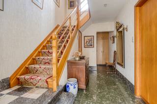<p>Dit is voor de snelle beslisser! In een van de mooiste straten van Kessel-Lo, op een absolute toplocatie, vlakbij Park Belle Vue, station, scholen, winkels en sportfaciliteiten ligt deze woning met 4 slaapkamers, 2 badkamers, garage en tuin. De woning is volledig onderkelderd, heeft een lichtrijke living, 4 uitermate ruime slaapkamers en een tuin.</p><p>De woning wordt verkocht via het systeem van Avant-Première op vrijdag 8 mei en zaterdag 9 mei. De geafficheerde prijs is een instelprijs. U kan zelf een afspraak inboeken via www.living-stone.be, het reglement van de biedprocedure en de wettelijke documenten kan u downloaden op onze website. De biedprocedure wordt afgesloten op maandag 11 mei om 21u.</p><p>Op zoek naar een ruime woning met garage en tuin op een absolute toplocatie? Wees er dan snel bij. Frank Geurts via frank.geurts@living-stone.be of via 0484/58.00.24</p>