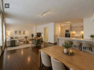 Appartement au rez-de-chaussée à vendre à Ypres avec deux chambres, deux salles de bain et un garage. Situé dans la rue Goesdamstraat, près de la gare et de la Grote Markt. <br /><br />MISE EN PAGE<br />Rez-de-chaussée : Hall d'entrée - toilettes séparées - débarras - salon spacieux avec cuisine ouverte - deux chambres, chacune avec sa propre salle de bain, avec lavabo, toilettes et baignoire/douche - cour avec sortie et connexion au garage - garage.<br /><br />GÉNÉRAL<br />- Situé au centre <br />- Deux chambres spacieuses<br />- Garage, prix compris <br />- EPC favorable (B)<br /><br /> <br /><br />Les images générées par l’IA sont fournies en guise d'inspiration. Elles ne tiennent pas compte des spécifications techniques, ni des renseignements urbanistiques, ni des possibilités concrètes de réalisation.