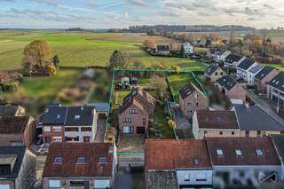 In het groene en vlot bereikbare Bertem vindt u deze charmante en verrassend ruime villa op een prachtig perceel van 22 are 15 ca. De rustige...