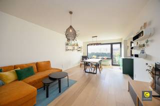 Dit instapklare en stijlvol gerenoveerde appartement van 122 m² (cfr. EPC) is gelegen in het centrum van Aartselaar, in een kleinschalig gebouw...