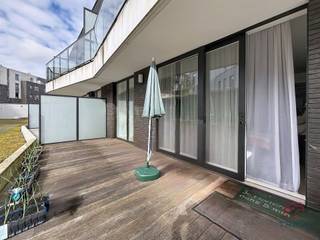 ETTERBEEK, vlakbij het Jubelpark. Prachtig appartement van ± 58 m² ONBEMEUBELD, gelegen op de begane grond. Bestaande uit een inkomhal, een...