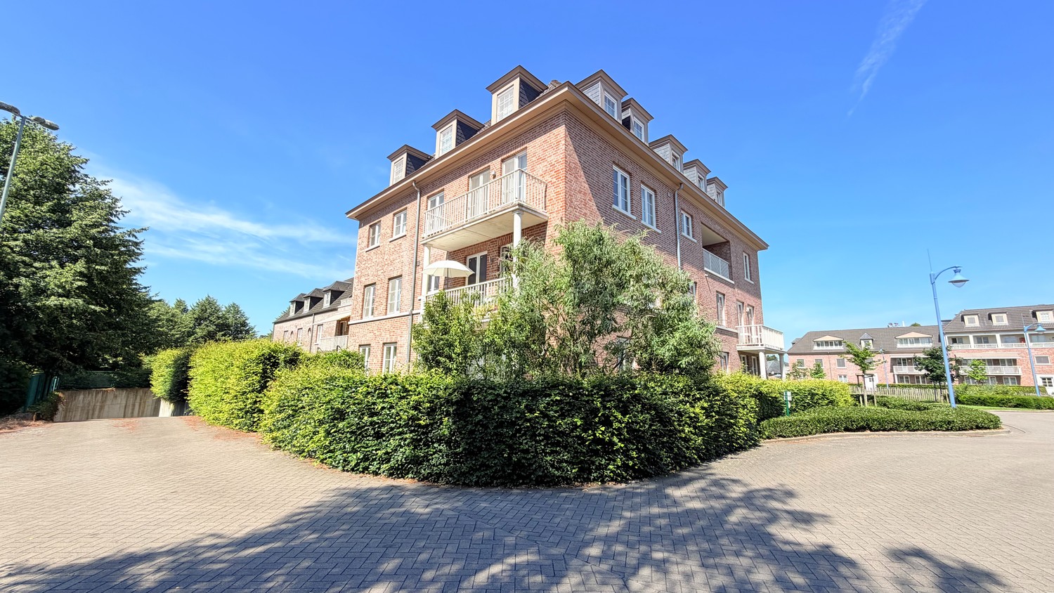 2 staanplaatsen beschikbaar: Veilig parkeren aan scherpe prijs - foto 2