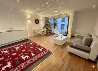 In het hart van de stad, op wandelafstand van de Zavel en het Rouppeplein, in de Nieuwlandstraat 52, gerieflijk en rolstoeltoegankelijk appartement...