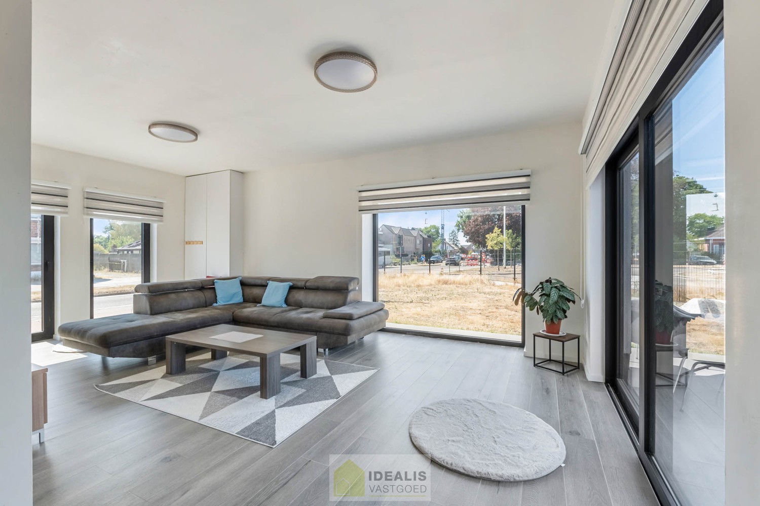 IDEALIS VASTGOED – AANGENAME INSTAPKLARE ÉÉNGEZINSWONING NABIJ HET CENTRUM VAN HEPPEN (LEOPOLDSBURG)! De woning omvat 141m² netto bewoonbare oppervlakte met een fijne leefruimte, 3 slaapkamers, eetkamer, dressing en badkamer!! Zeer geschikt voor kandidate - foto 5