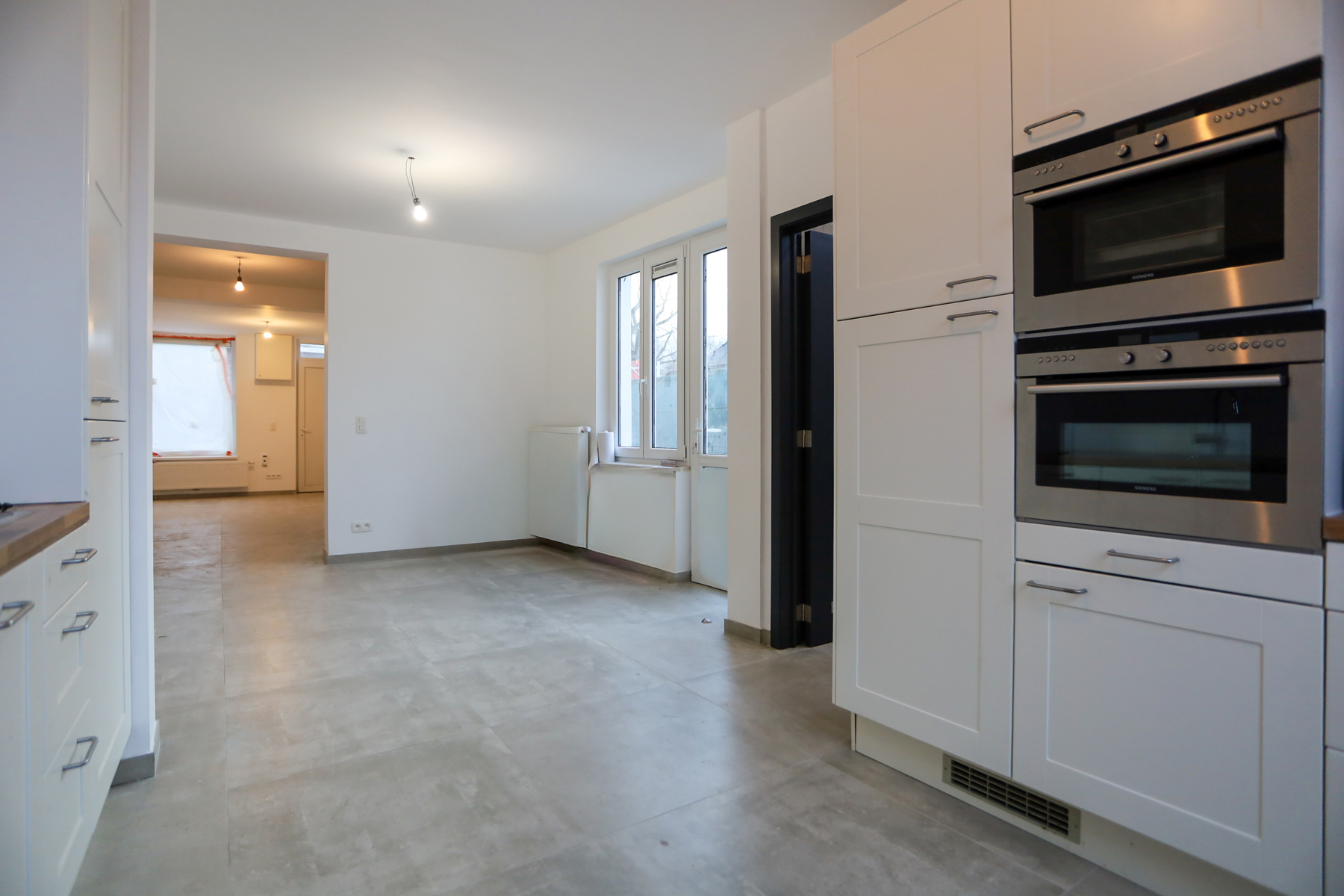 Gerenoveerde woning met 2 slpks en zij-ingang - foto 4