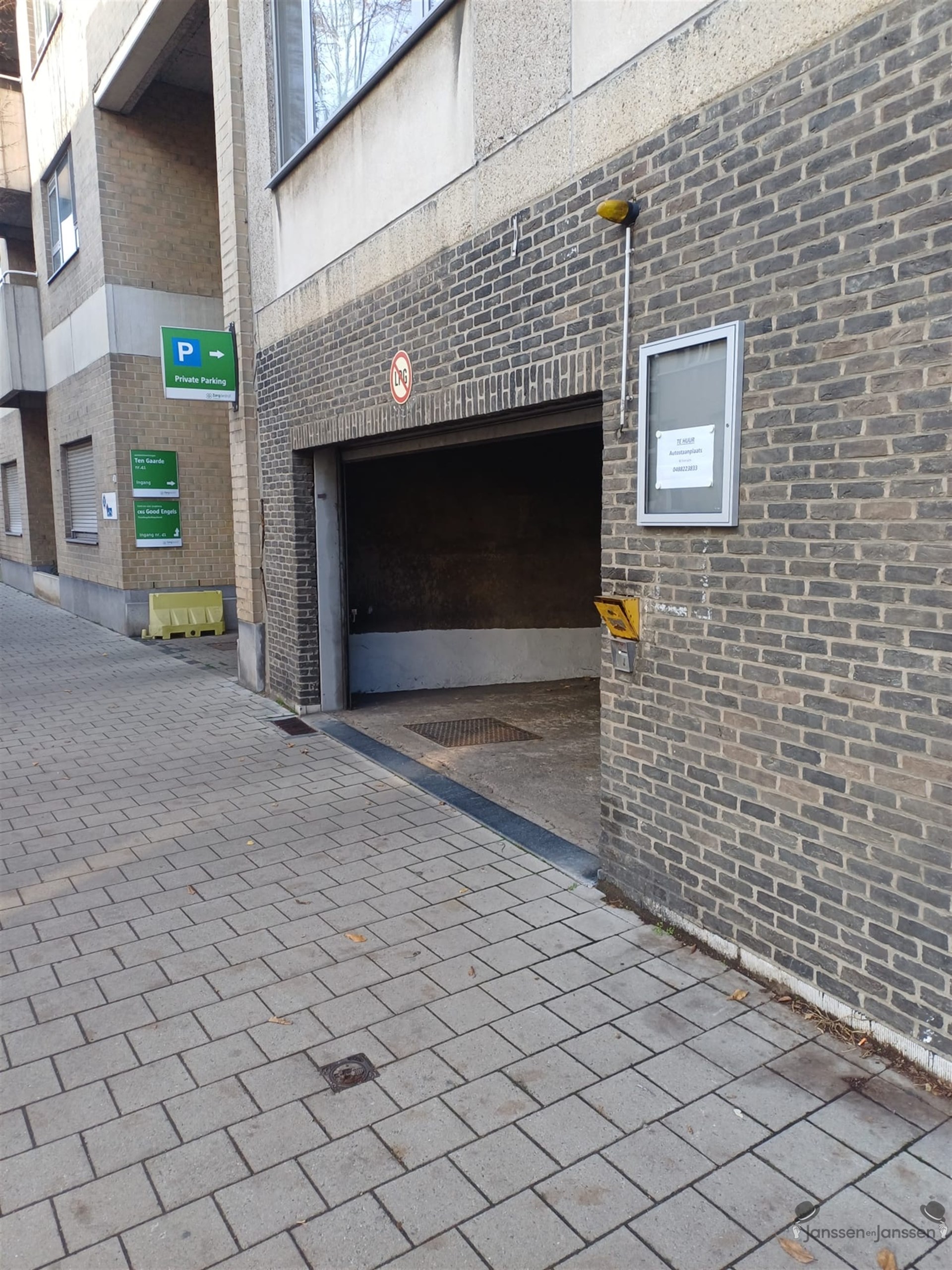 Autostaanplaats in kelderverdieping van een appartementsgebouw - foto 3