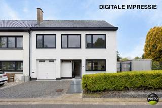Ruime gezinswoning met 4/5 slaapkamers en grote tuin met bouwpotentieel<br /><br />Deze veelzijdige eengezinswoning verwelkomt je via de inkomhal, die toegang biedt tot de lichtrijke leefruimte, de keuken en het gastentoilet. De leefruimte geniet van veel natuurlijke lichtinval, terwijl de keuken een mooi zicht biedt op het terras en de tuin.<br /><br />Op het gelijkvloers vind je daarnaast een praktische opslagruimte met mazoutketel en een inpandige garage. Extra comfort wordt voorzien door rolluiken in de woning.<br /><br />De eerste verdieping beschikt over maar liefst 5 slaapkamers, waarvan 3 volwaardige ruime kamers en 2 kleinere kamers die perfect kunnen dienen als kinderkamer, dressing of hobbyruimte. De badkamer is uitgerust met een douche en dubbele wastafel.<br /><br />Verder is er nog een ruime zolder aanwezig die tal van mogelijkheden biedt: extra kamers, bureau of gewoon als stockage.<br /><br />Buiten geniet je van een grote tuin met een extra troef: deze kan opgesplitst worden tot een aparte bouwgrond, wat deze woning ook interessant maakt als investering.<br /><br />Voor meer info of een bezoek ter plaatste neem contact op met 0478 30 04 25 of michiel@vestio.com.