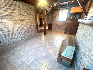 <strong>Gezellige woning met 2 slaapkamer en ruime tuin.<br /><br />Indeling</strong><br />gelijkvloers: inkomhal, ruime living, keuken, bijkeuken, badkamer, wasplaats/bureel/kamer<br />eerste verdiep: 2 slaapkamers<br /><br /><strong>Troeven:</strong>
<ul><li>ruime en diepe tuin</li><li>centrale ligging</li><li>alles op wandelafstand bereikbaar</li></ul>
Renovatieplicht