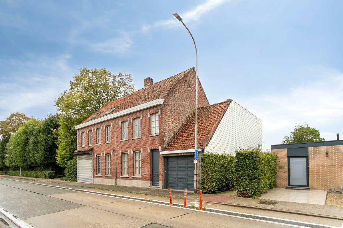 Ruime herenwoning met magazijn te koop in Deerlijk - foto 1
