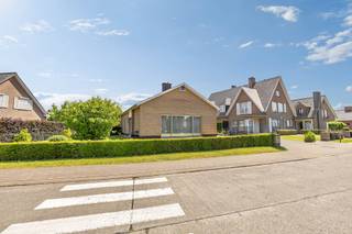 Op een uitstekende locatie in Deinze, op wandelafstand van het station en nabij scholen, winkels en het stadscentrum, bevindt zich deze...