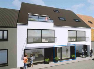 Op zoek naar een handelspand dat u volledig kunt afstemmen op uw activiteit? In Koekelare bieden wij dit <strong>nieuw handelspand van ca. 57 m²</strong> te huur aan. Gelegen op een gunstige commerciële ligging vlakbij de Balluchon. Ruime parkeergelegenheden op wandelafstand.<br />Het pand bevindt zich op het <strong>gelijkvloers</strong> en is momenteel nog in aanbouw. Een belangrijke troef is dan ook dat de <strong>verdere afwerking kan gebeuren in samenspraak met en op maat van de toekomstige huurder</strong>. Zo krijgt u de kans om uw handelsruimte van bij de start optimaal in te richten volgens de noden van uw zaak.<br />Dankzij de veelzijdige oppervlakte leent het pand zich voor tal van commerciële of professionele activiteiten. Denk bijvoorbeeld aan een <strong>vrij beroep, kinesitherapiepraktijk, schoonheids- of nagelstudio, kantoor, winkel, broodjeszaak</strong> of een andere handelsactiviteit.<br /><strong>Troeven:</strong>
<ol>
	<li><span>Gelijkvloerse handelsruimte</span></li>
	<li><span>Ca. 57 m²</span></li>
	<li><span>Nieuwbouw – momenteel in opbouw</span></li>
	<li><span>Afwerking mogelijk op maat van de huurder</span></li>
	<li><span>Geschikt voor diverse commerciële en professionele activiteiten</span></li>
	<li><span>Ruime parkeermogelijkheden</span></li>
</ol>
Bent u op zoek naar een nieuwe locatie voor uw zaak in Koekelare en wilt u mee bepalen hoe uw toekomstige handelsruimte wordt afgewerkt? Neem gerust contact met ons op voor meer informatie.<br /> 