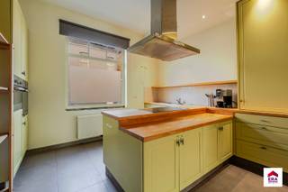 [[ DIT PAND NEEMT DEEL AAN DE ERA OPEN HUIZEN DAG OP 6/12 VAN 14:30 TOT 15:30 ]]Op zoek naar een ruime en instapklare woning met uitstekende ligging?...