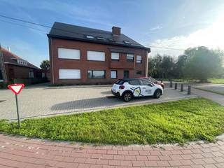 Op een boogscheut verwijderd van het gezellige dorpje Onze-Lieve-Vrouw-Waver ligt dit dakappartement met ruim terras en garage.Het appartement omvat:...