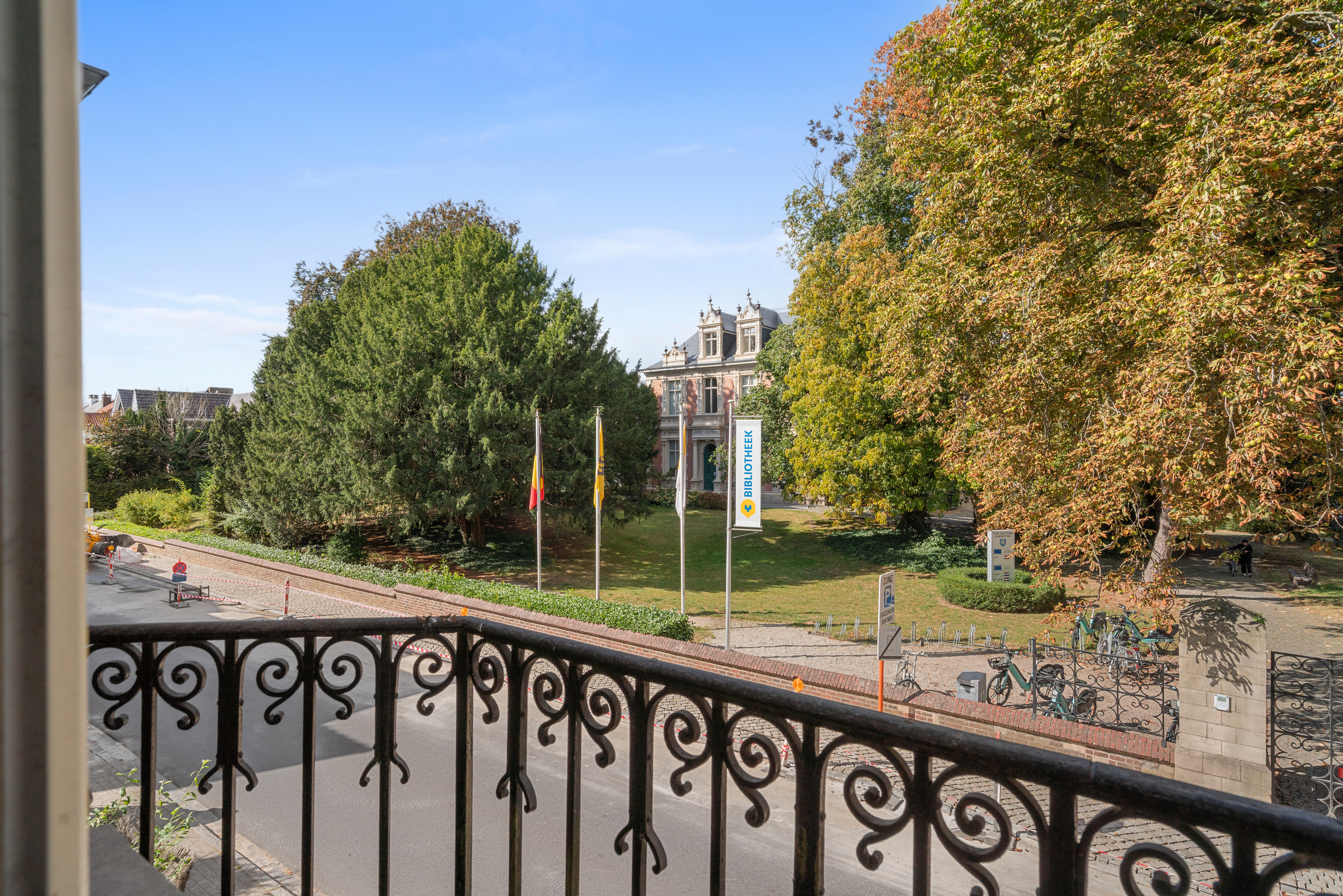 Authentieke woning met 5 slpkmrs + garage in hartje Zottegem - foto 2