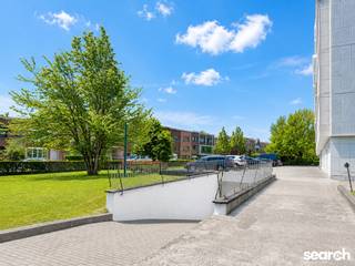 Ben je het beu om elke dag te zoeken naar parking in jou buurt? Of zoek je naar een interessante vastgoedinvestering met gegarandeerd rendement? Search no more! <br /><br />11 autostaanplaatsen te koop in open lucht. Gelegen aan de achterzijde van het gebouw Rodekruislaan 5 met aparte oprit.<br /><br />Deze autostaanplaatsen kunnen individueel of in pakket aangekocht worden. <br /><br />Vlakbij opritten Antwerpse Ring en Berchem Station! <br /><br />Graag meer informatie over de beschikbare plaatsen? Bel Dries op 0470/107 217