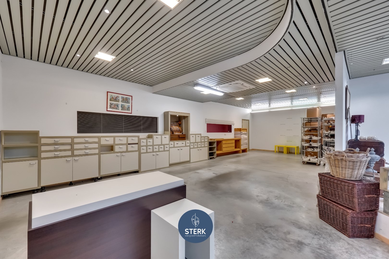 COMMERCIEEL PAND VAN 175 M² IN PASSAGE BEGAS, GELEGEN IN HARTJE LANAKEN ! - foto 2